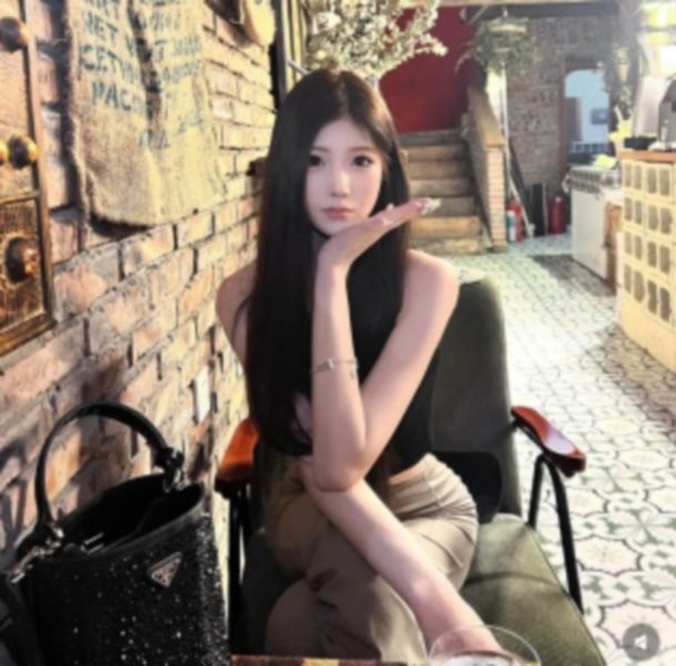 프라다 크리스털 장식 파니에 새틴백(2color)