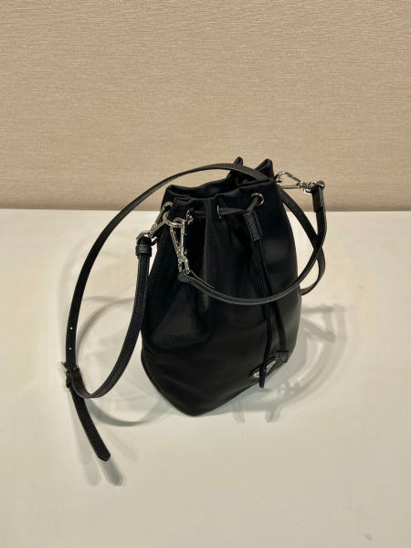 프라다 듀엣 리나일론 버킷 백