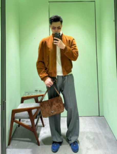 프라다 스웨이드 가죽 숄더백