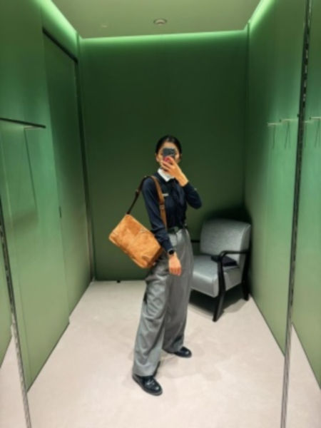 프라다 스웨이드 가죽 메신저백