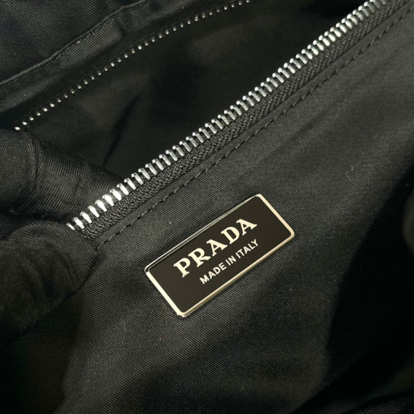 프라다 리나일론 패딩 토트백