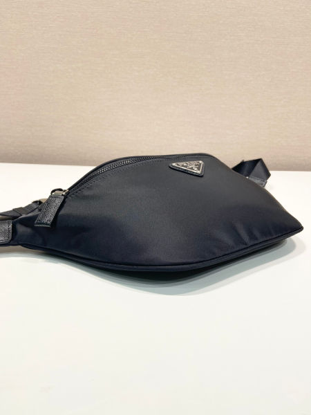 프라다 리나일론 사피아노 가죽 벨트백