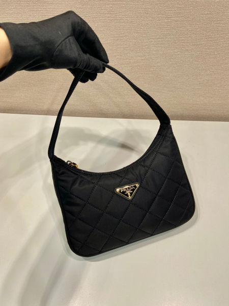 프라다 나일론 퀼팅 호보 숄더백