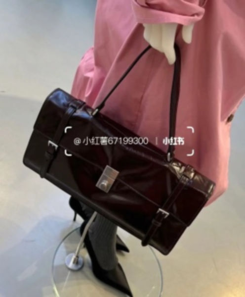 프라다 글로시 피니시 레더 토트백(4color)