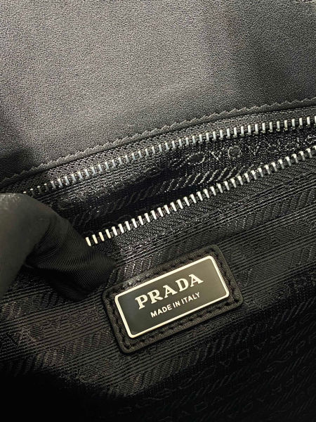 프라다 광택 토트백