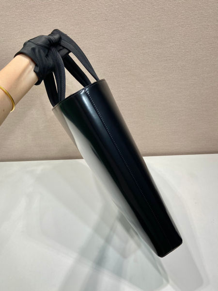 프라다 광택 토트백