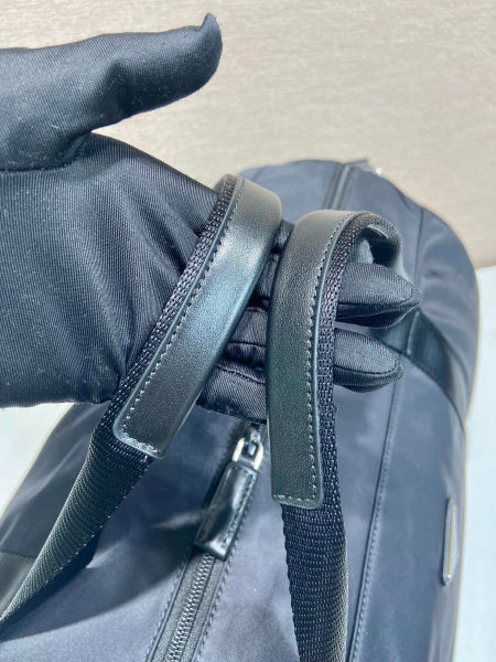 프라다 리나일론 더플백