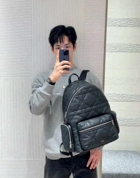 디올 새들 백팩