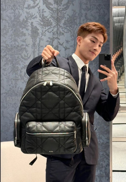 디올 새들 백팩