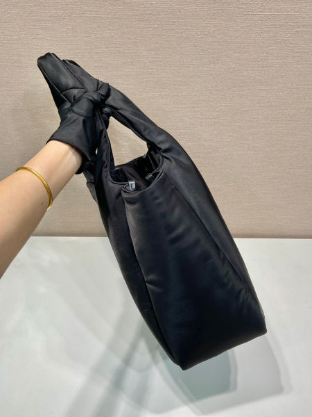 프라다 리나일론 패딩 토트백