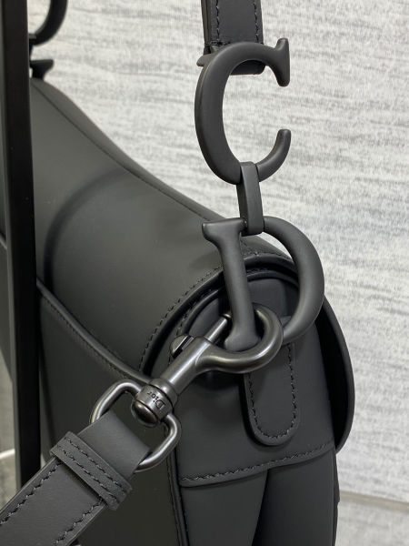 디올 새들백