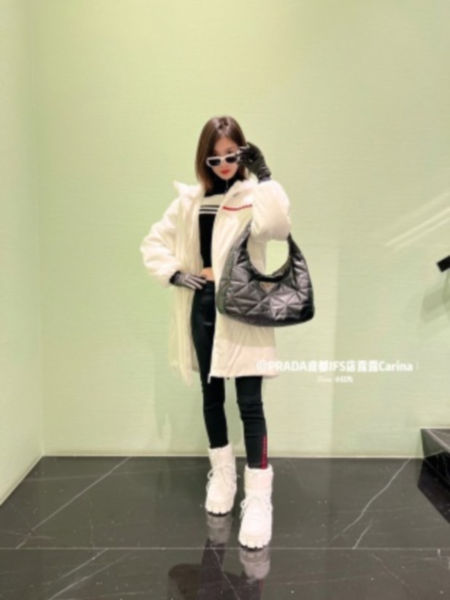 프라다 라지 탑스티치 나파 레더 백