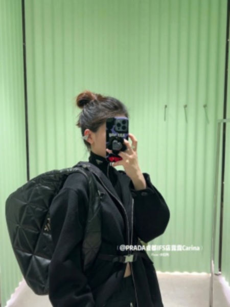 프라다 라지 탑스티치 나파 레더 백