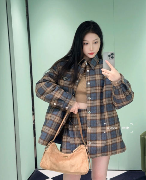 프라다 에이미 미디엄 스웨이드 숄더백