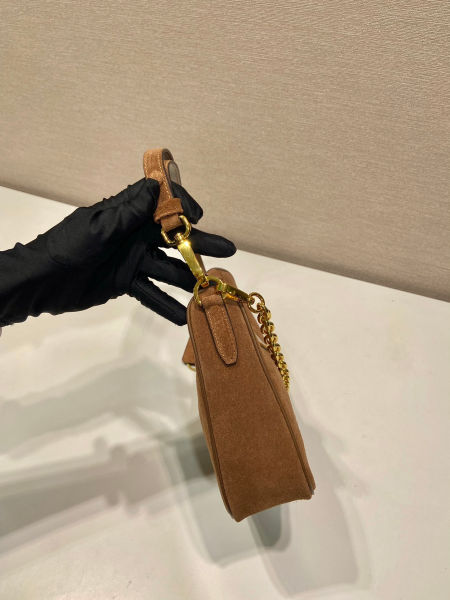 프라다 아르케 스웨이드 호보백