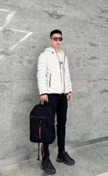 프라다 스터드 백팩