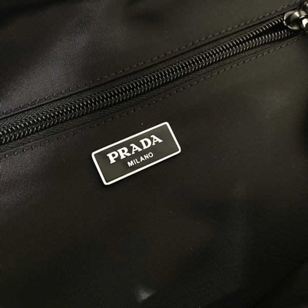 프라다 스터드 백팩