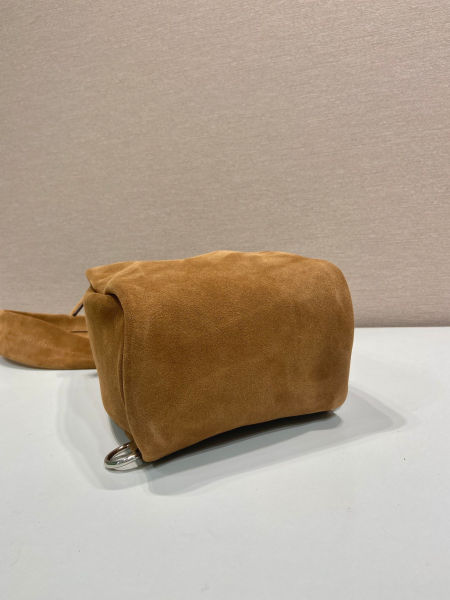 프라다 스웨이드 백팩