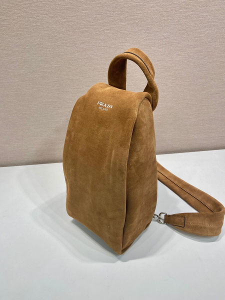 프라다 스웨이드 백팩