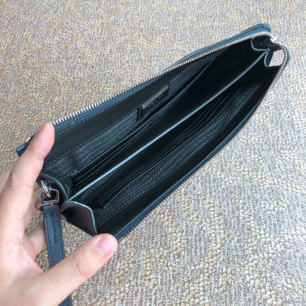 프라다 사피아노 레더 클러치백