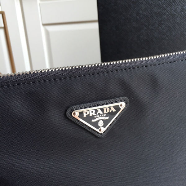 프라다 리사이클 나일론 파우치