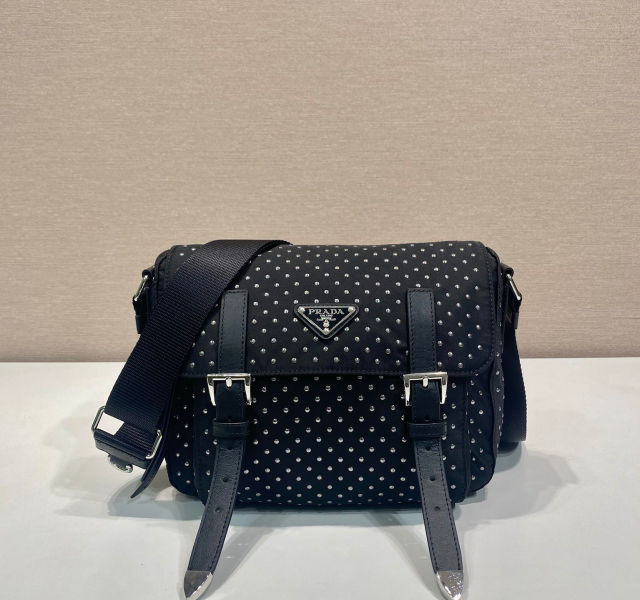프라다 스몰 패디드 리나일론 숄더백