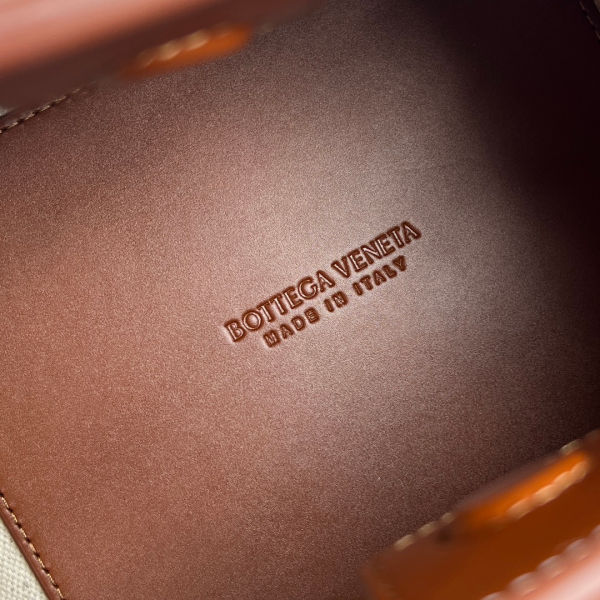 보테가 패러슈트백