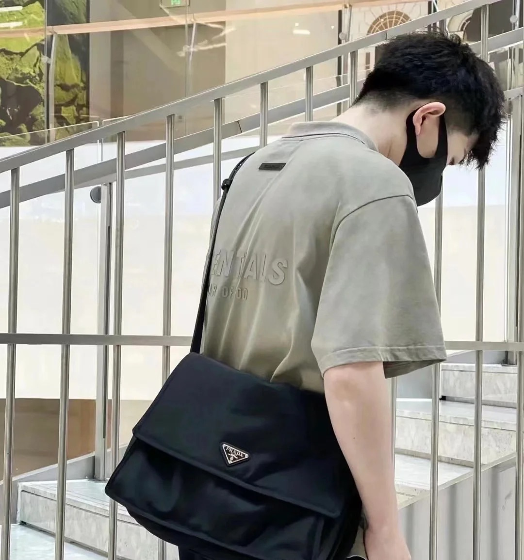 프라다 리나일론 미디엄 패딩 숄더백