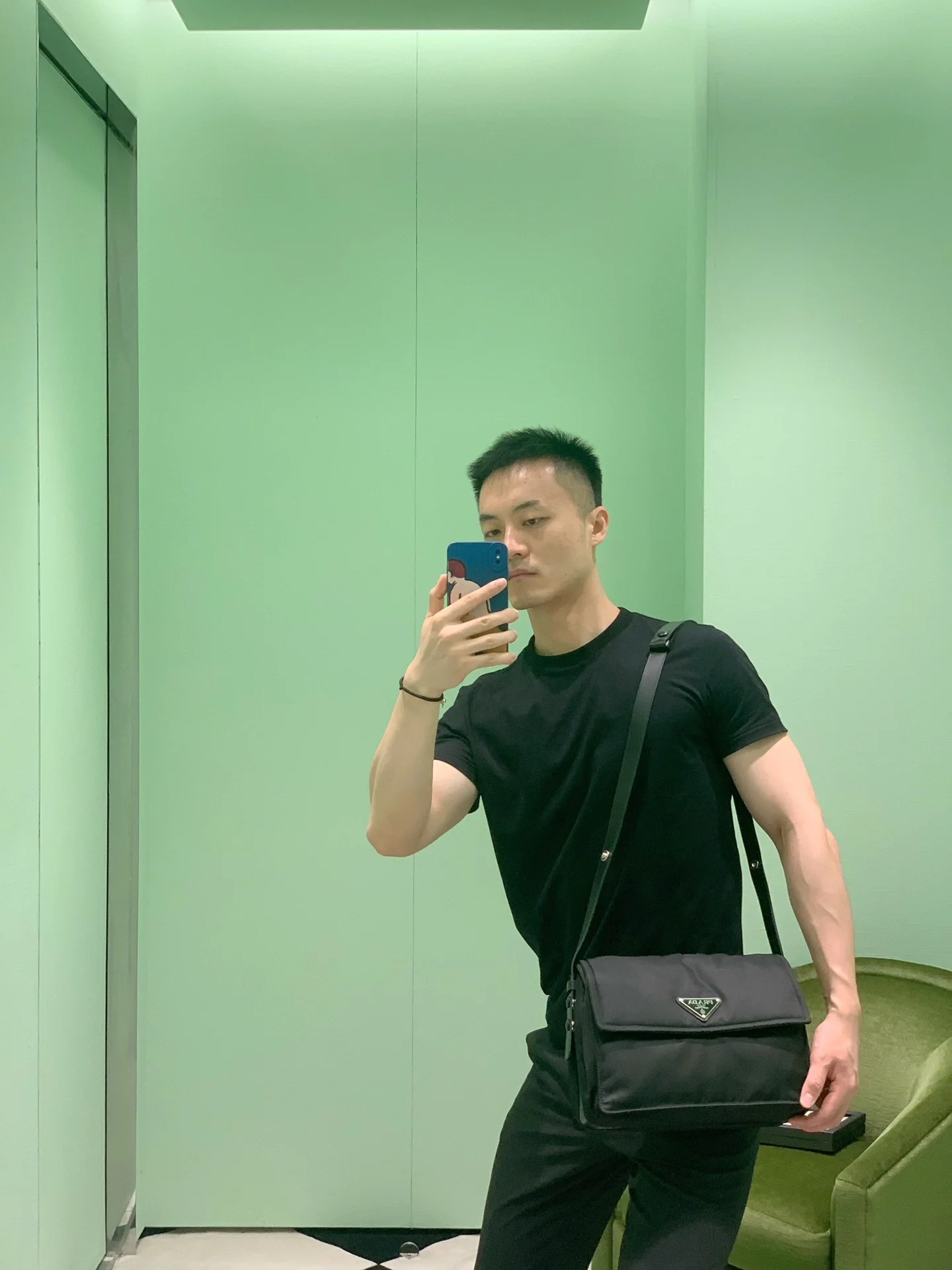 프라다 리나일론 미디엄 패딩 숄더백