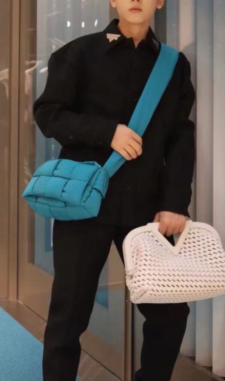 보테가 패딩 나일론 테크 카세트백