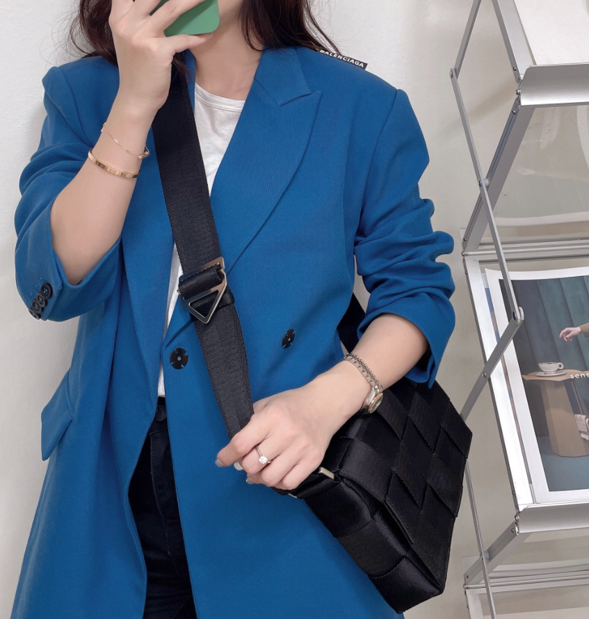 보테가 위빙 카세트백 미듐  3 color