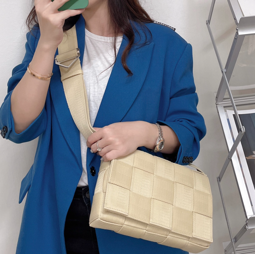 보테가 위빙 카세트백 미듐  3 color