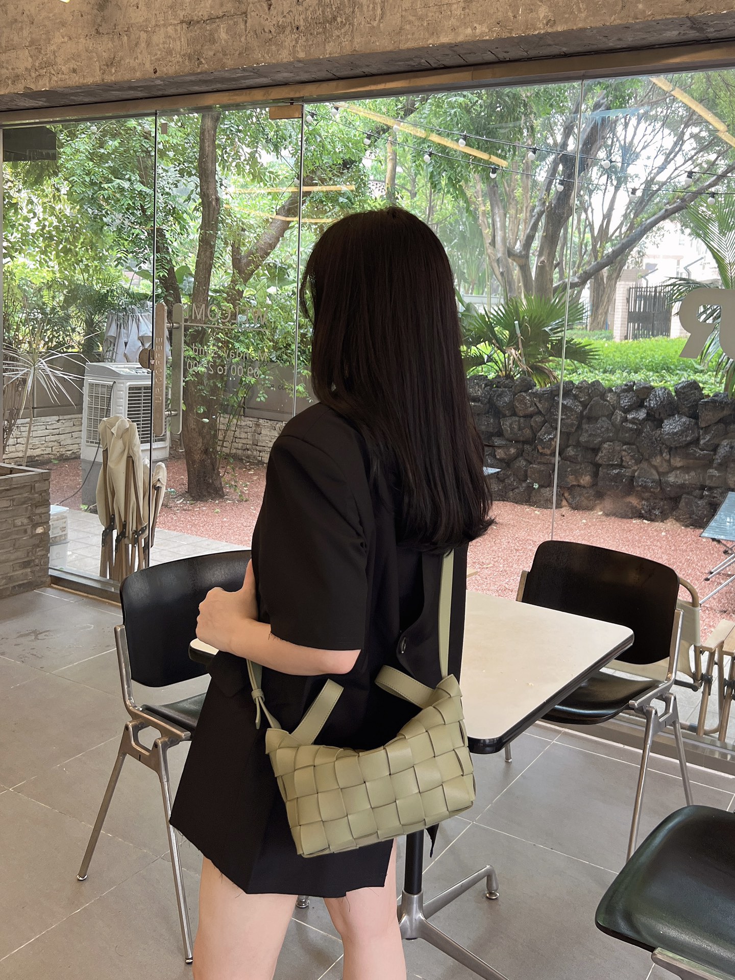 보테가 카세트 인트레치아토 레더 숄더백