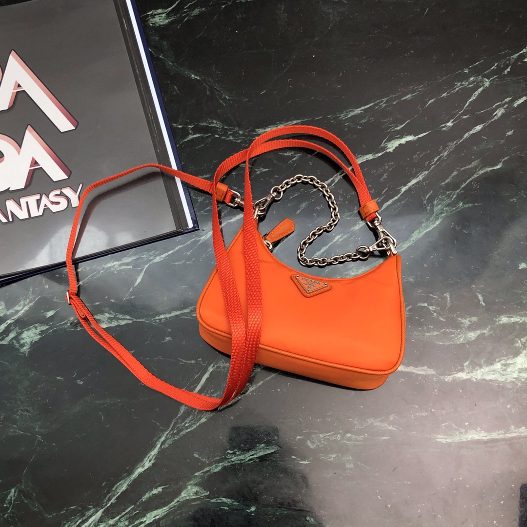 프라다 리에디션 테수토 미니 숄더백