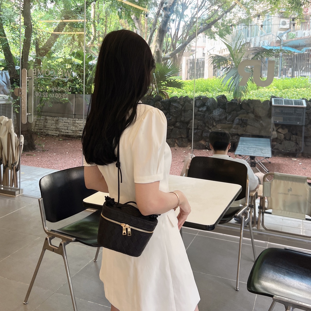 보테가 인트레치아토 나파 숄더백