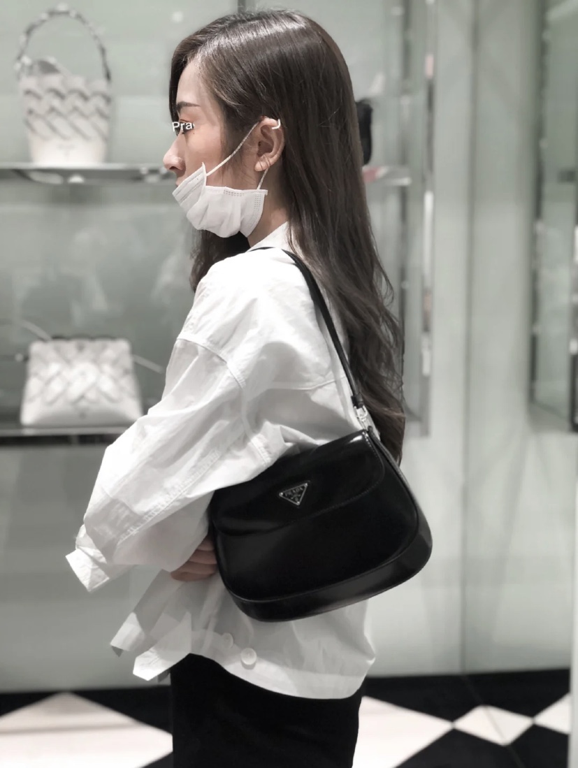프라다 클레오 플랩 숄더백