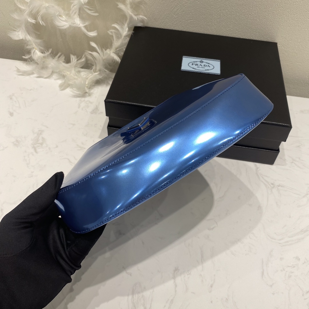 프라다 클레오 브러시드 호보백