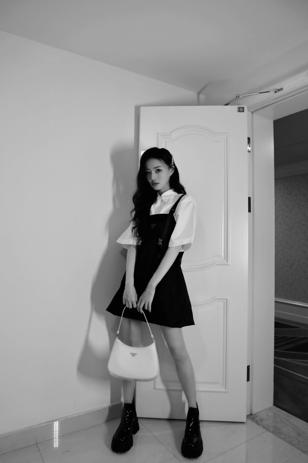 프라다 클레오 브러시드 레더 호보백