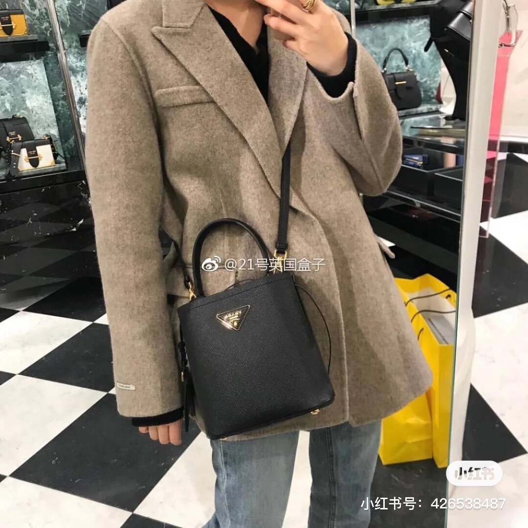 프라다 두블레 사피아노 미니 버킷백