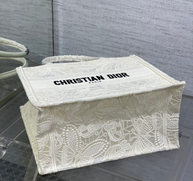 D. 버터플라이 레이스 마크라메 자수 스몰 북 토트백