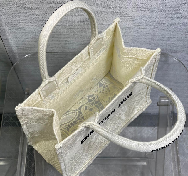 D. 버터플라이 레이스 마크라메 자수 스몰 북 토트백