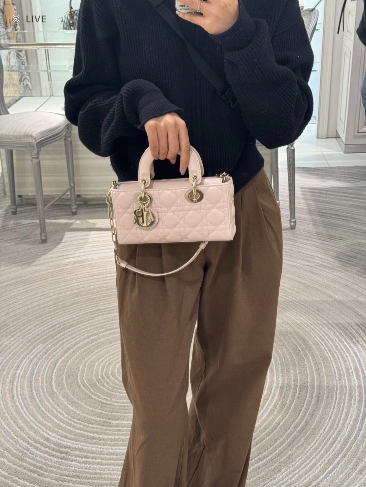 D. 디조이 스몰