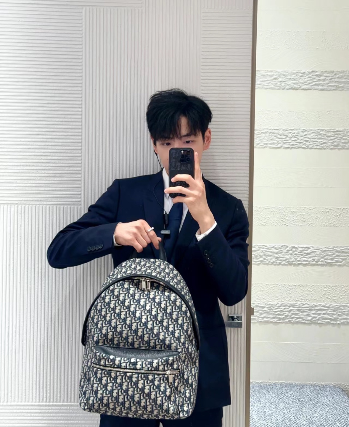 D. 오블리크 자카드 백팩 라지