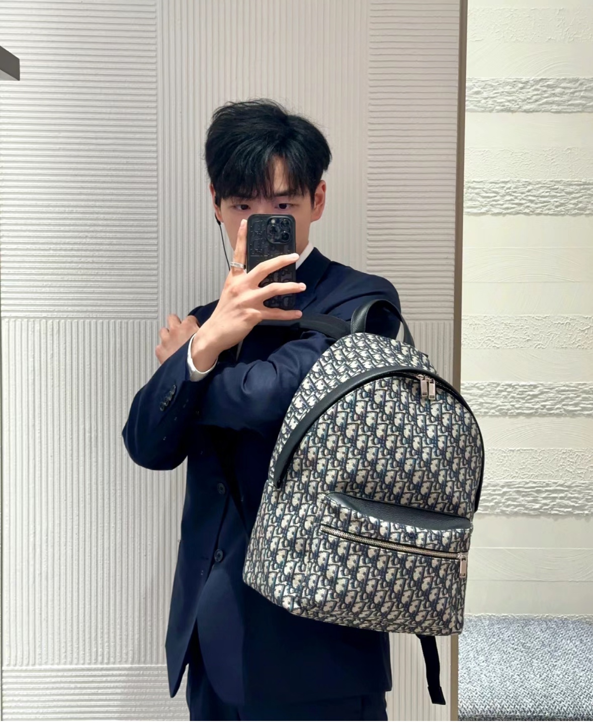 D. 오블리크 자카드 백팩 라지