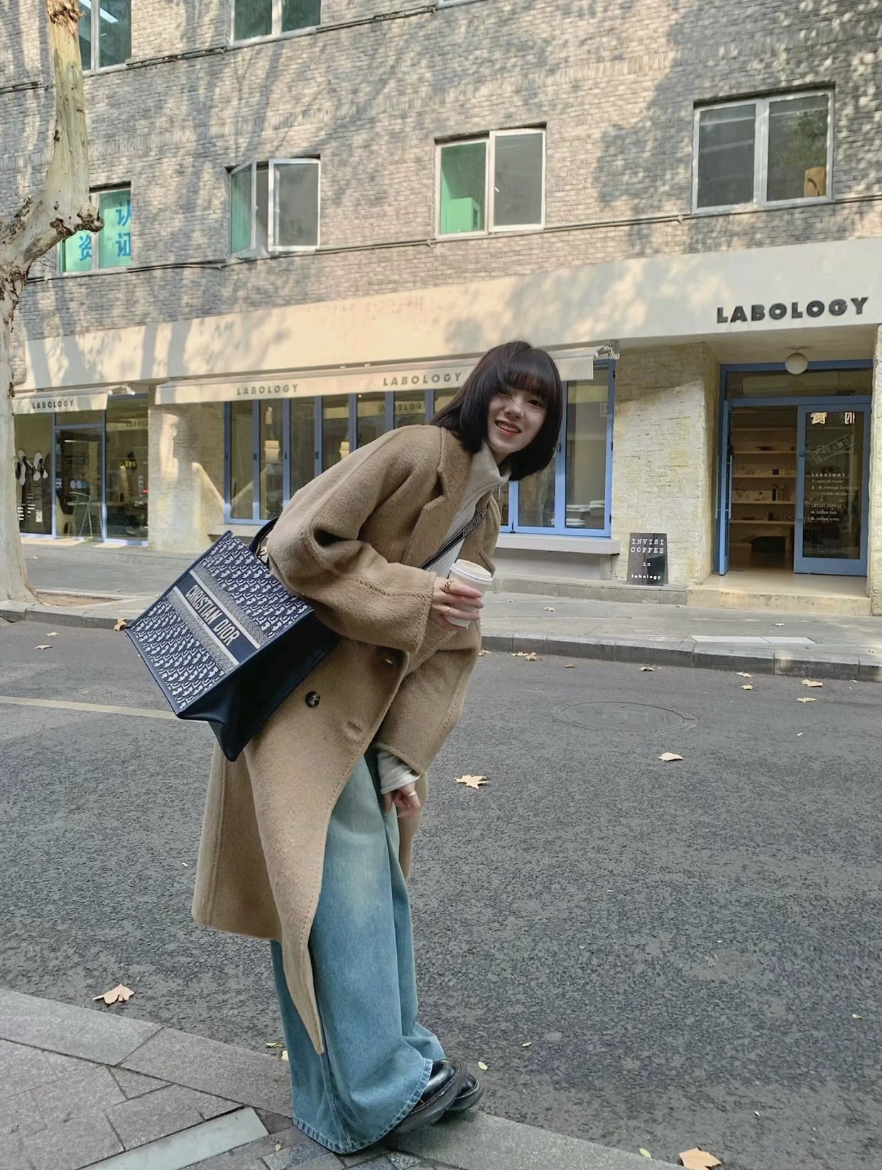 D. 오블리크 북 토트 백