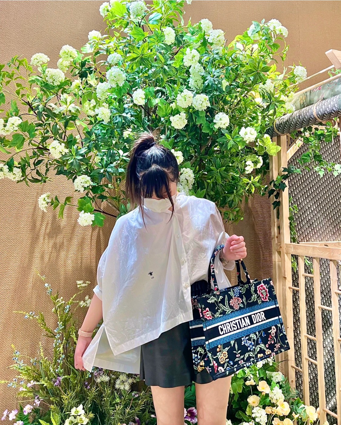 D. Petites Fleurs 북 토트백