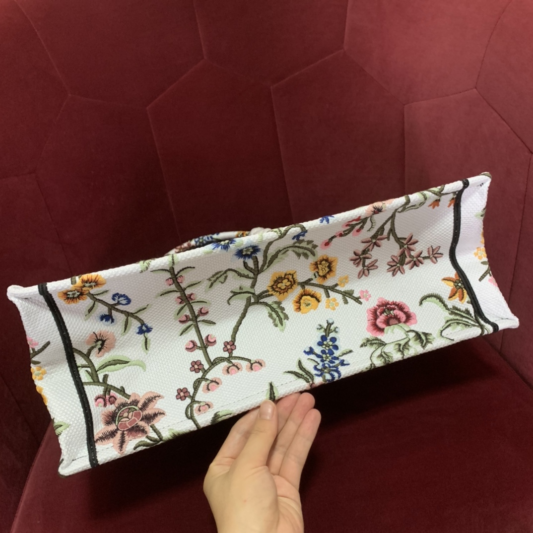 D. Petites Fleurs 북 토트백