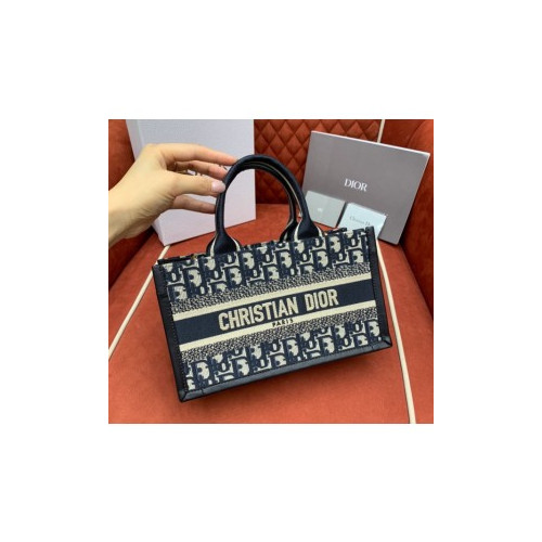 D. 오블리크 레더 스몰 북 토트백