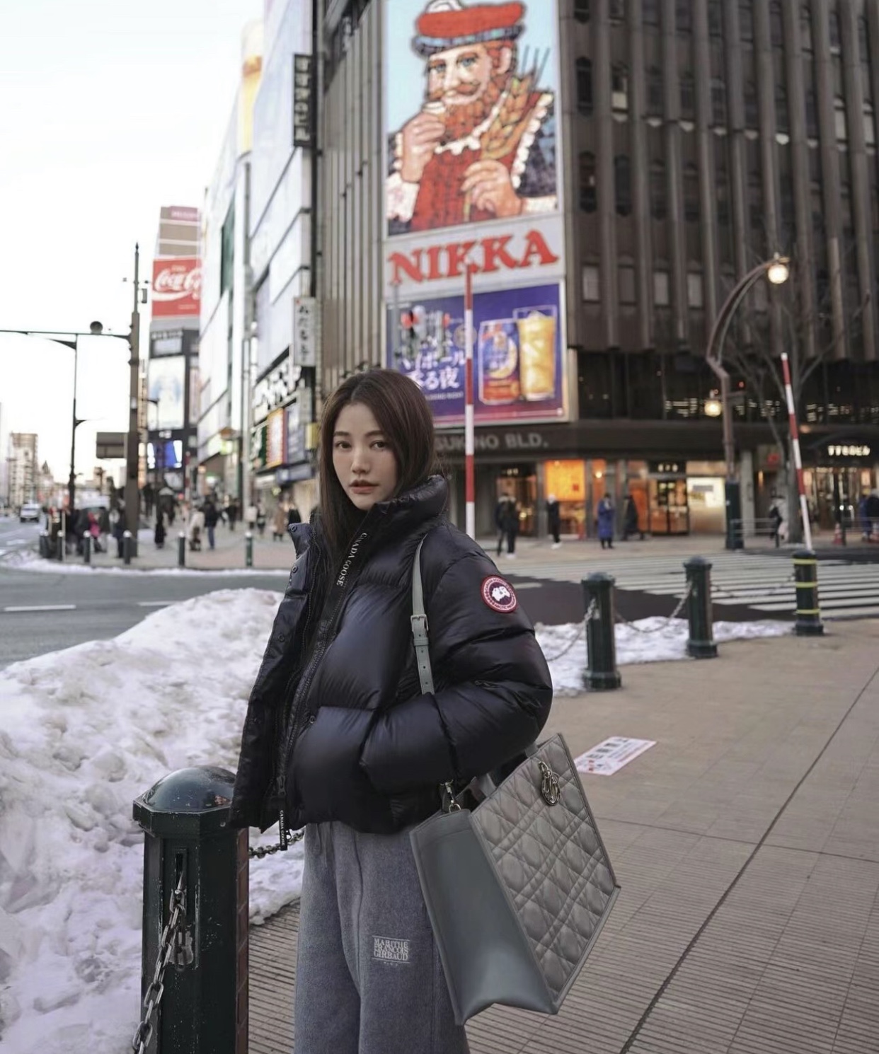 D. 매크로 까나쥬 파우더 북 토트 미디엄 백