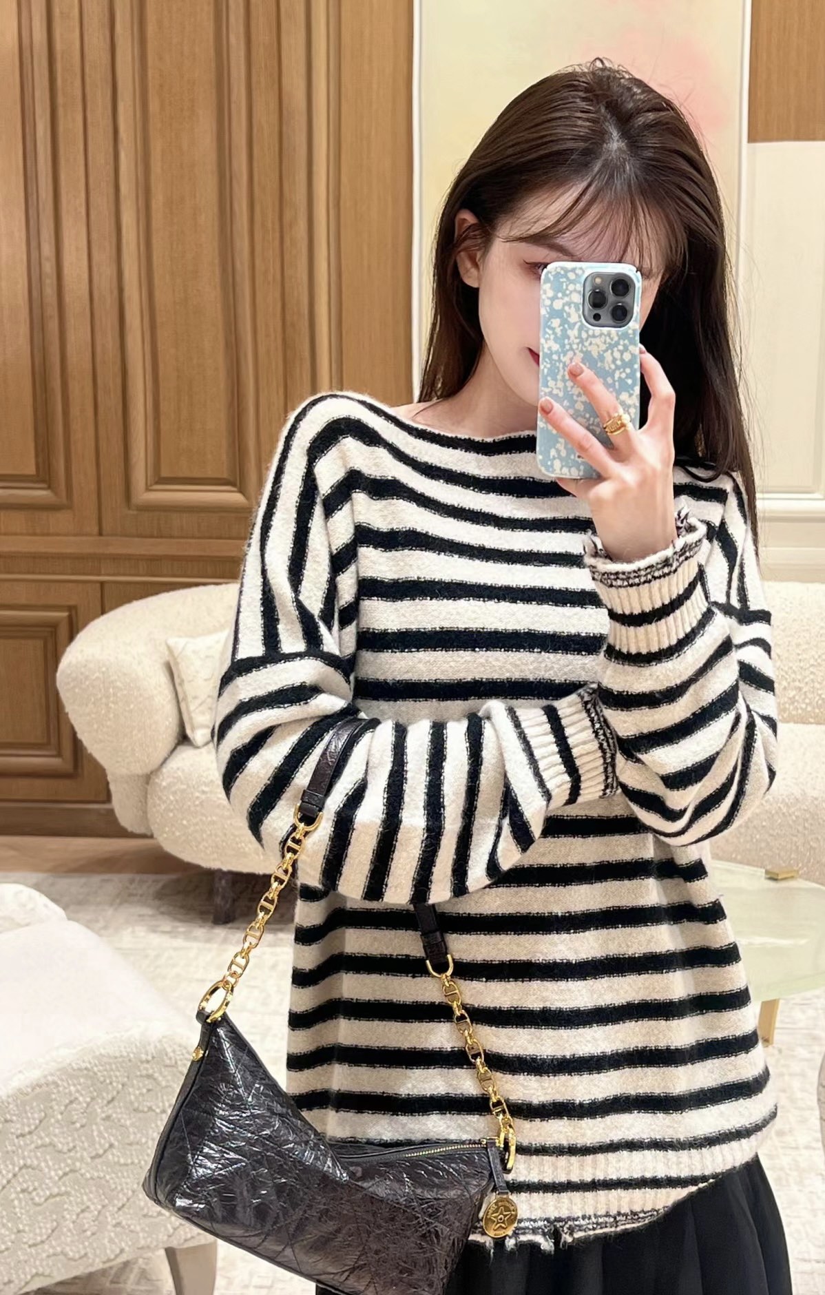 D. 매크로 까나쥬 크링클 체인 호보백